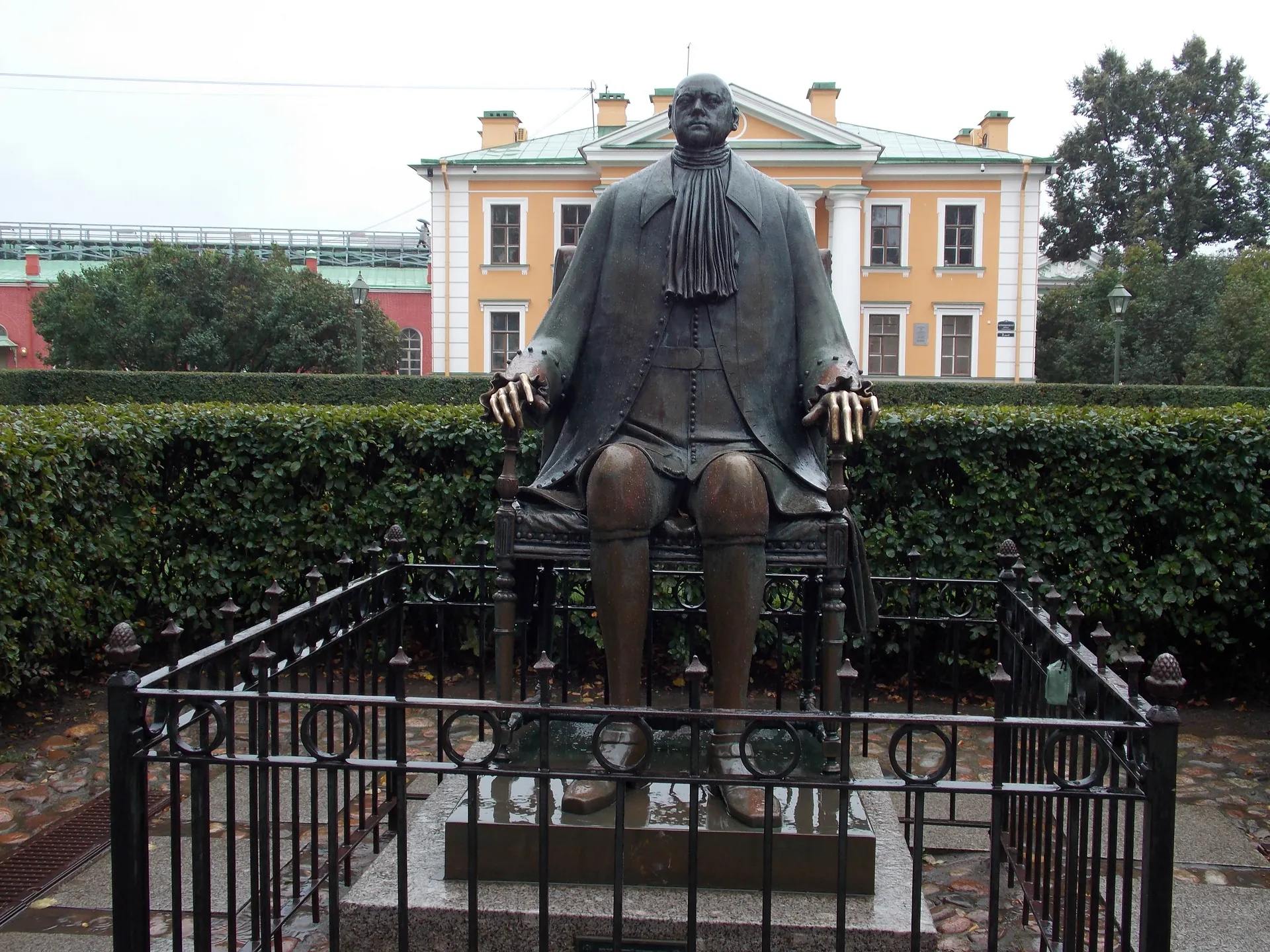 памятник Петру I