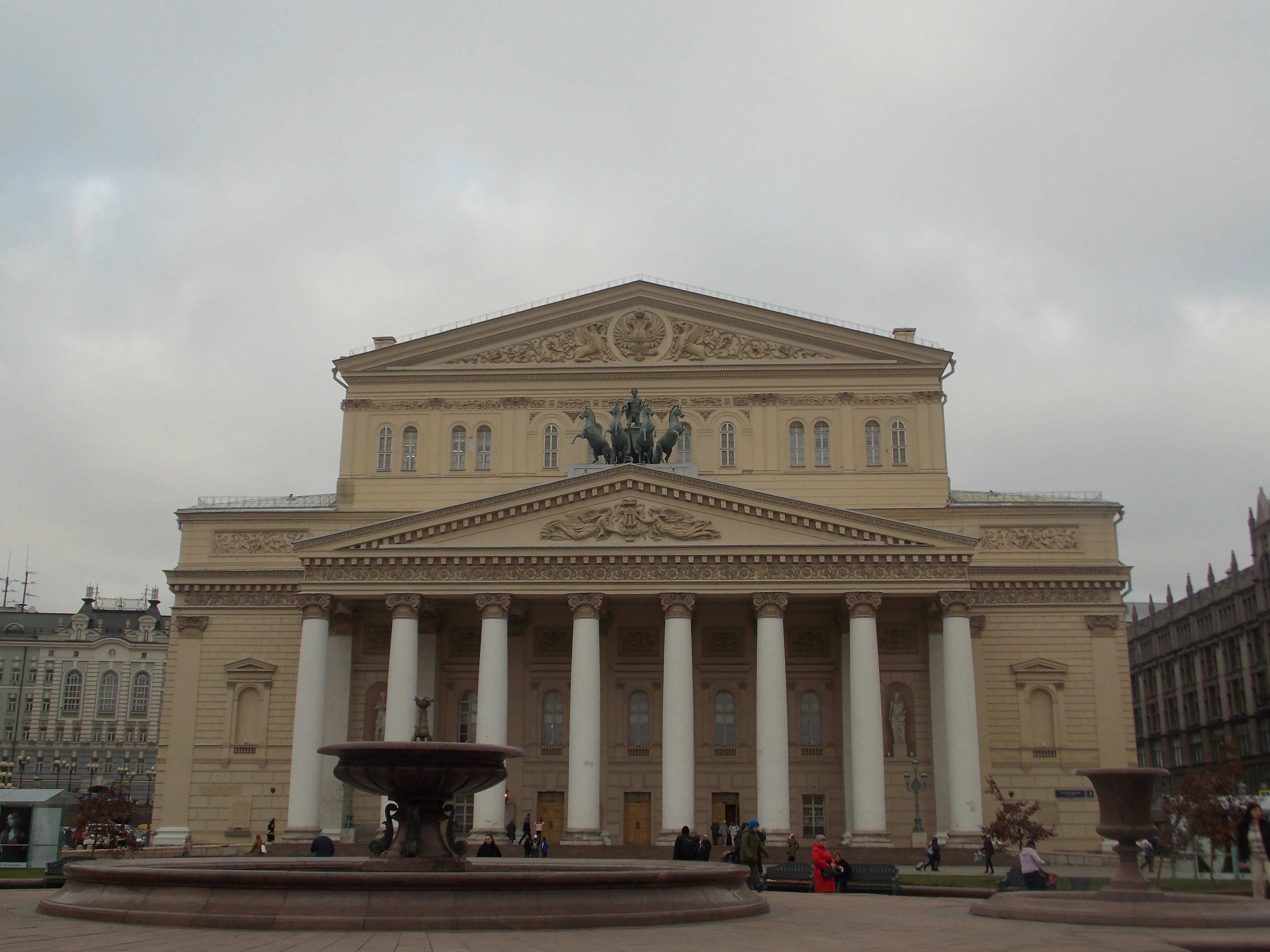 Театральная площадь