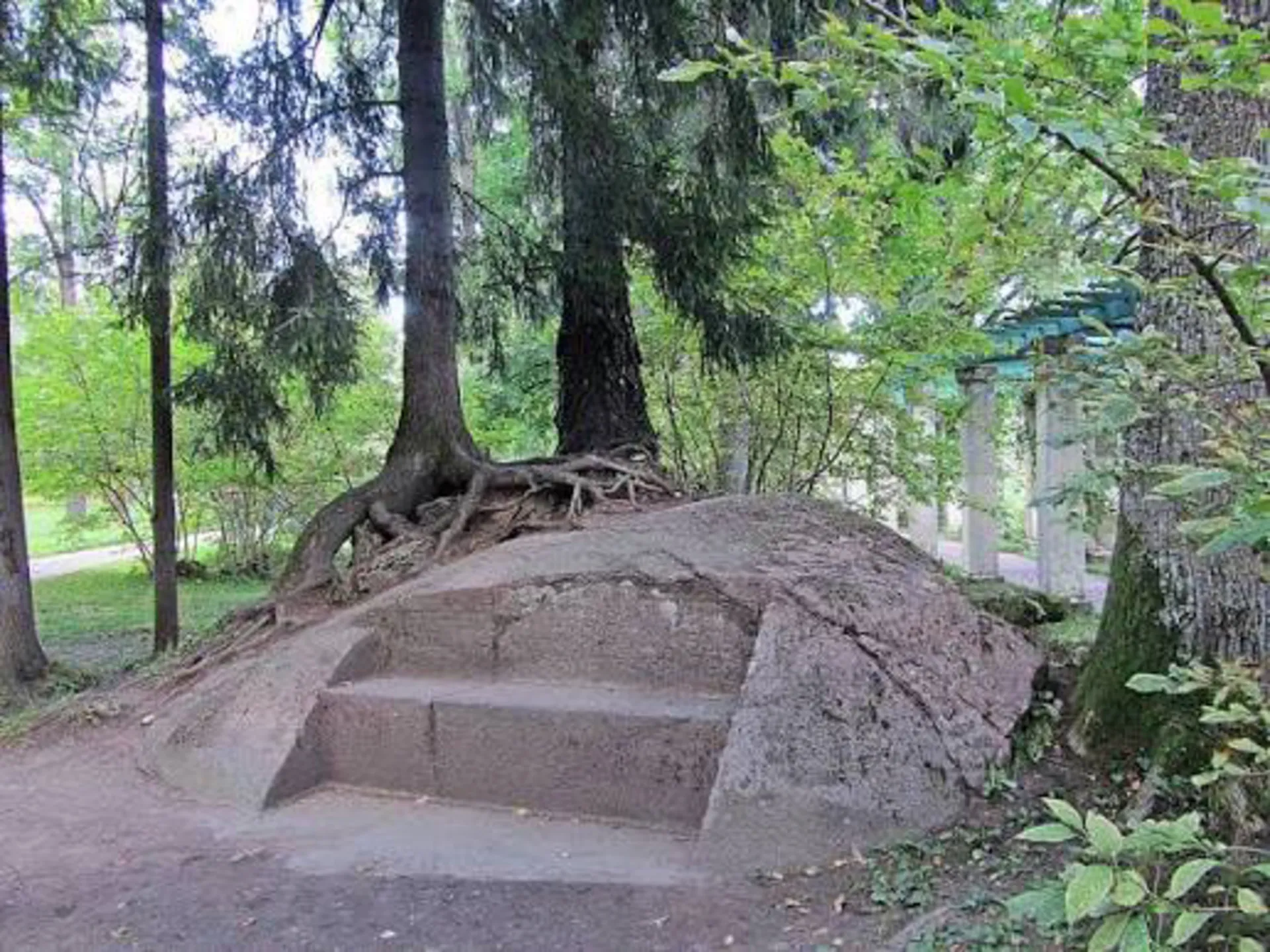 Каменная скамья Екатерины II