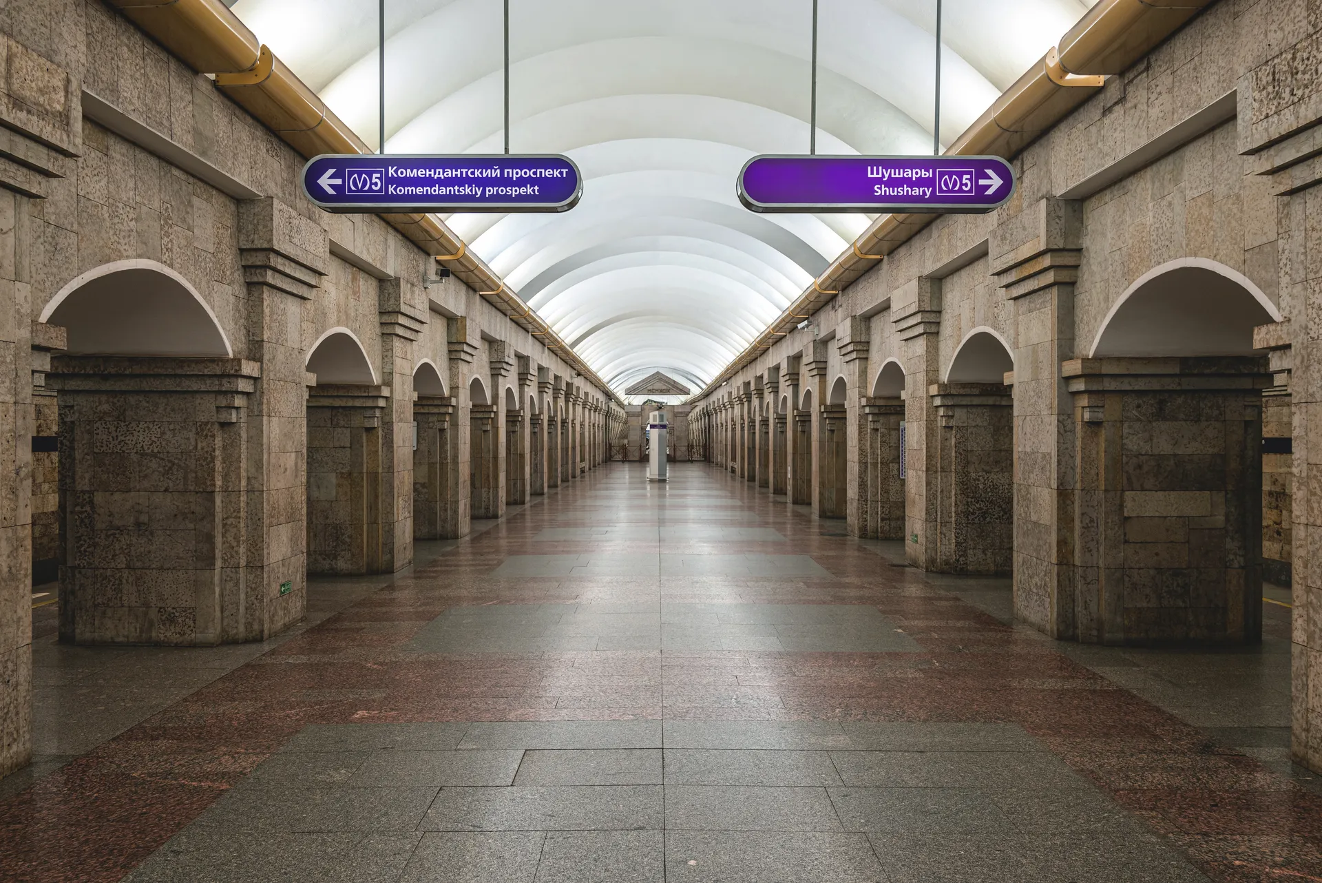 Станция метро Крестовский остров