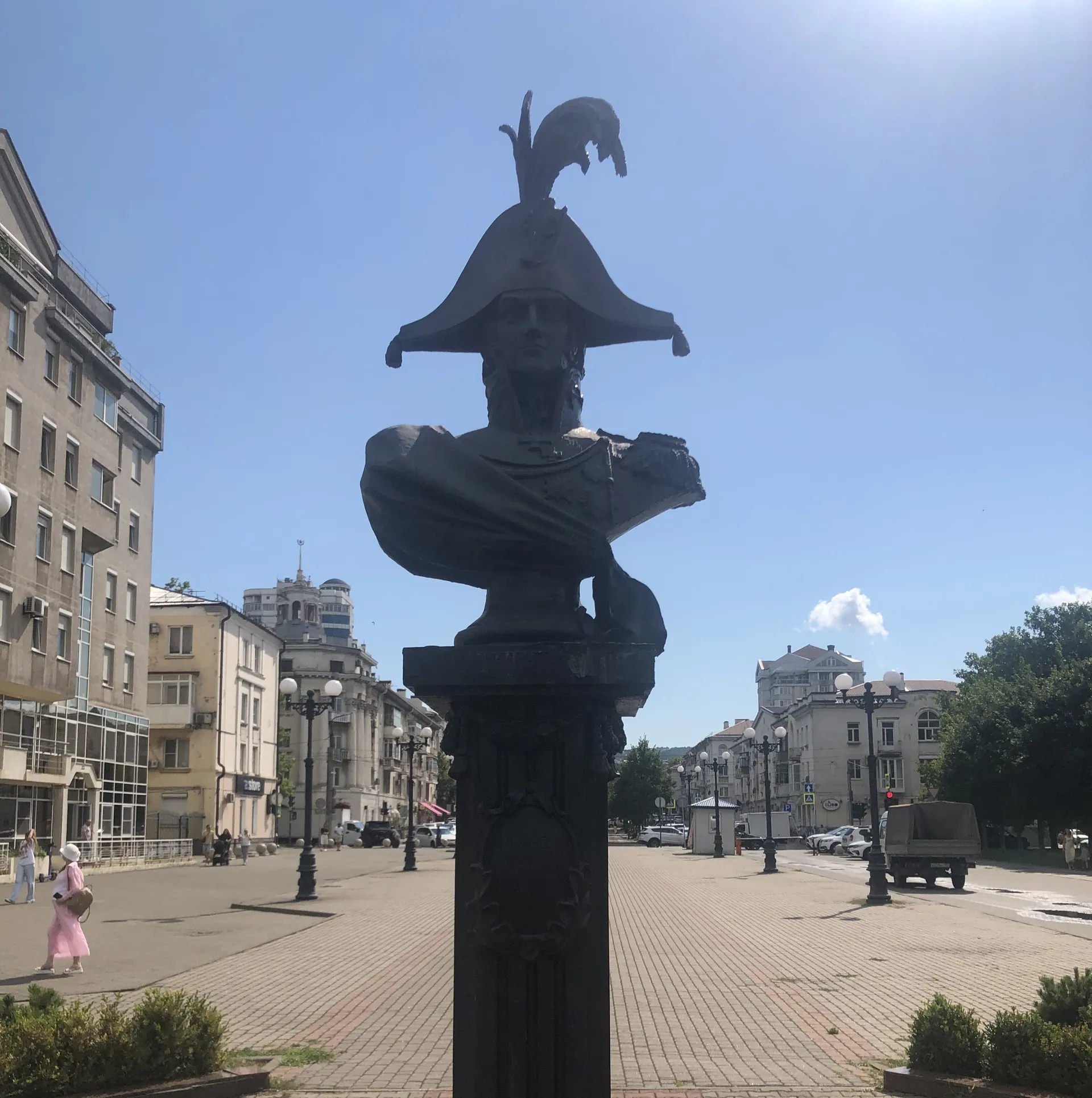 Памятник М.П. Лазареву