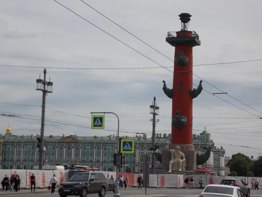 Cтрелка Васильевского острова,  Университетская набережная, Андреевский бульвар. 