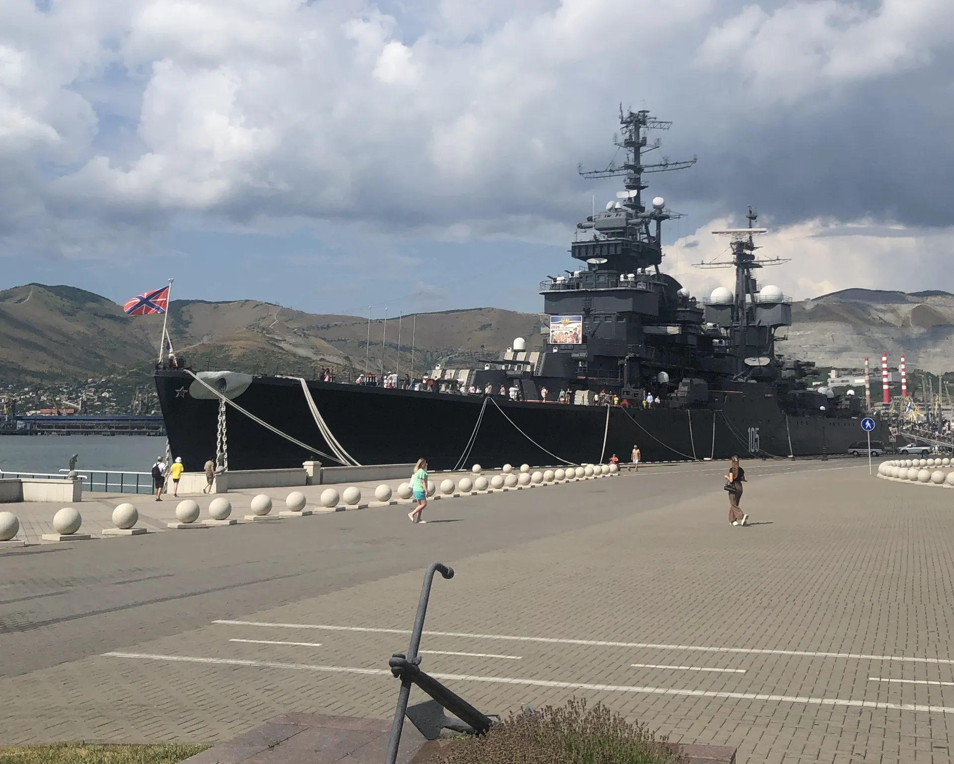 Набережная Новороссийска: от площади Героев до Собора Петра и Февронии